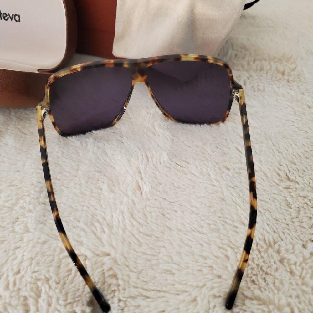 Illesteva Connecticut Sunglasses - Picture 2 of 6